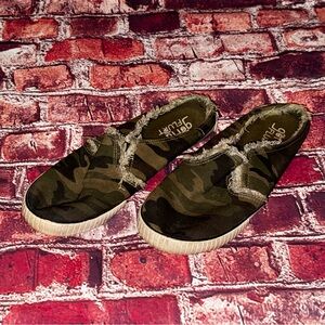 Get The Trend Camouflage Slip-On Sneakers